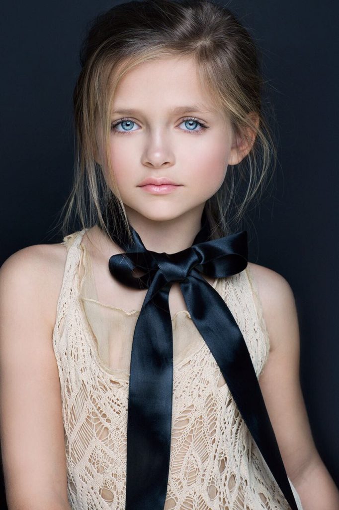 Kids models. Эмилия Золотовская. Эмилия с малиной. E______M.M Эмилия.